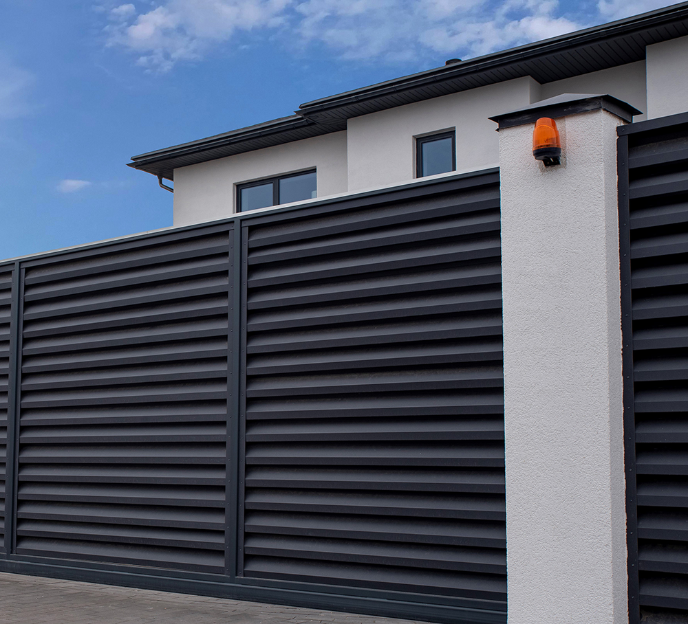 HOUSE GATE